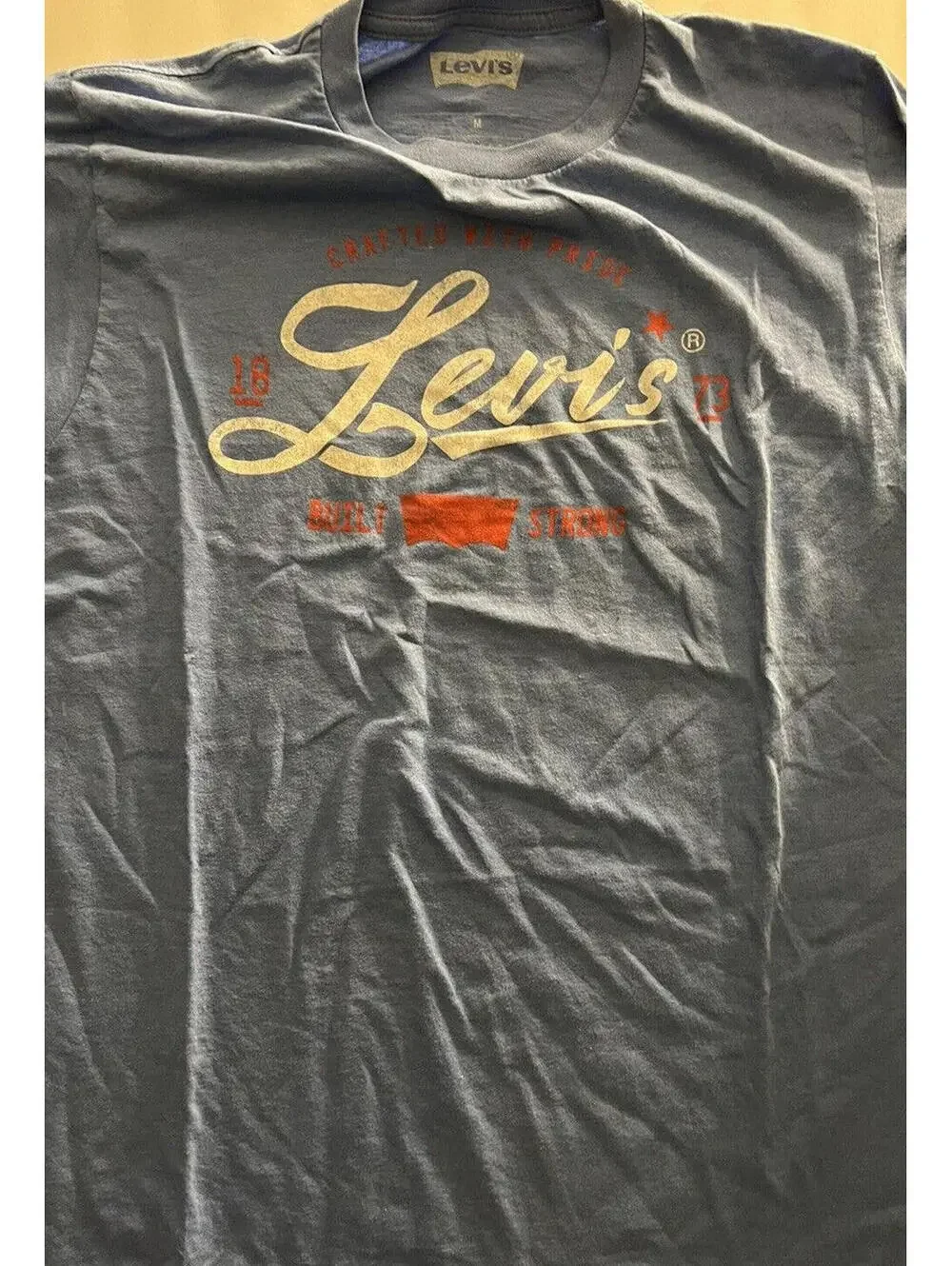 Levi's Built Strong Size Medium Graphic Tee